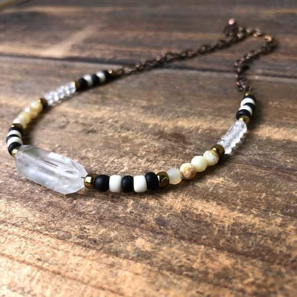 🐝Bee Kind - Quartz Short Gemstone Necklace - Picture 4 of 5
